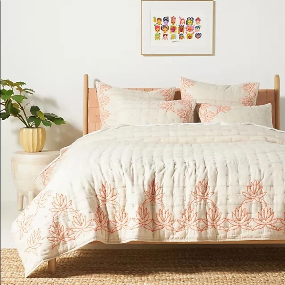 New Anthroologie Embroidered Luna Quilt sz Queen